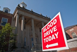 <p>A sign outside Wilbur Cross Building points to an American Red Cross Blood Drive. Photo by Frank Dahlmeyer</p>