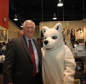 <p>Jonathan the Husky with Bill Simpson, general manager of the UConn Co-op. Photo by Margaret Malmborg</p>