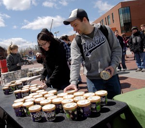 <p>Even though the weather was on the chilly side, the free ice cream station was a popular spot during Earth Day Spring Fling 2011. Photo by Lauren Cunningham</p>