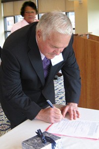 <p>On April 28, 2011, Richard and Barbara DelFavero attended a signing ceremony to honor their $1.5-million gift to support the college of Agriculture and Naturan Resources. Photo provided by University of Connecticut Foundation</p>
