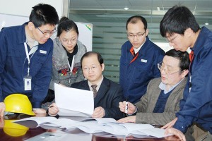 Qing Tang ’94 Ph.D., third from left, vice president of ENN Solar Energy, works with his R&amp;D team.