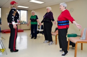 Instructor Mary Root (left) leads a Powerful Aging exercise class. (Tina Encarnacion/UConn Health Center Photo)