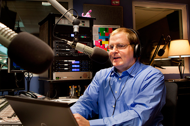 Professor Jeffrey McCutcheon in the studio. (Chris LaRosa/UConn Photo)