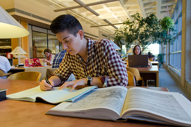 Miller Oberman, a doctoral candidate in poetry, in Homer Babbidge Library. (Ariel Dowski '14 (CLAS)/UConn Photo)