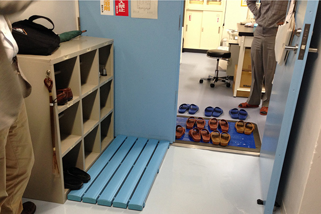 A visit to Tokyo University, where shoes are not allowed in many labs; visitors must exchange their shoes for slippers. (Photo courtesy of Anson Ma)