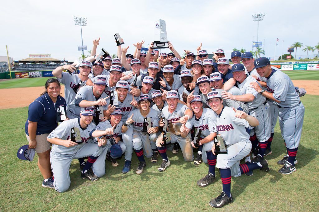 The UConn baseball team holds up the 2016 AAC Championship trophy. (Stephen Slade '89 (SFA) for UConn)