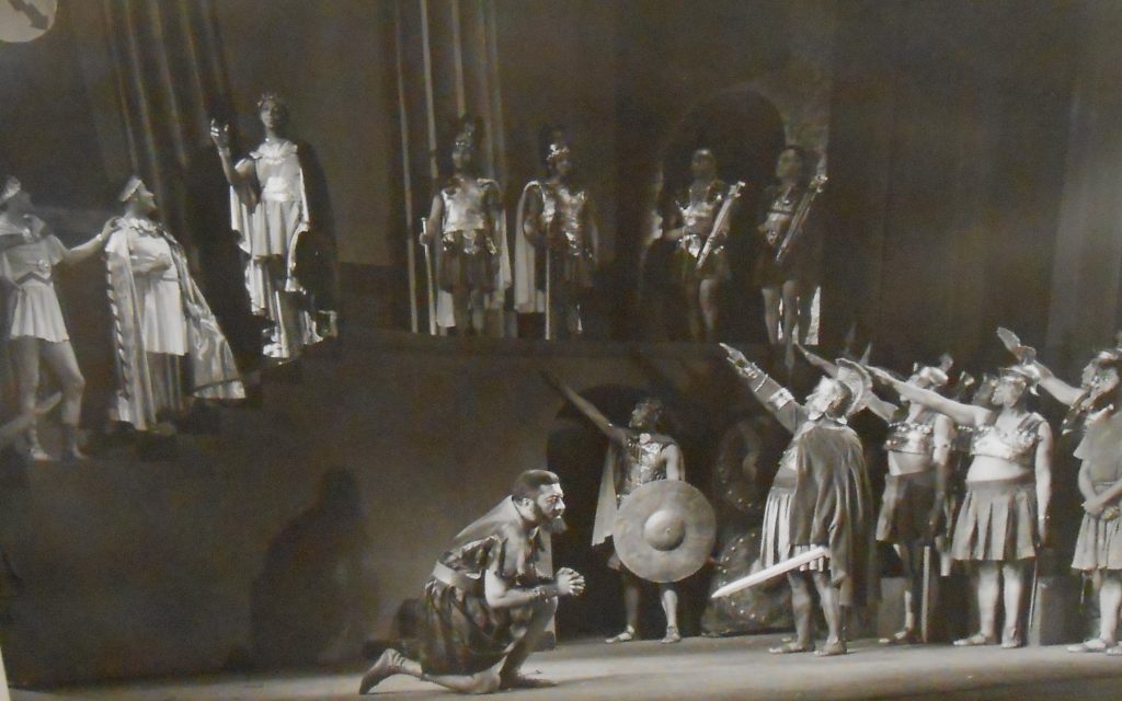 Production photo, the salute, from Harlem Negro Unit's Androcles and the Lion. (Public Domain)