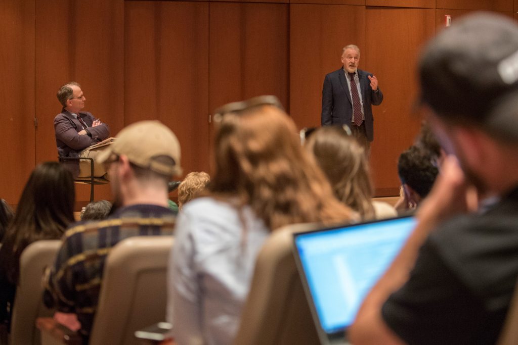 Washington Post investigative journalist Tom Hamburger addresses Mike Stanton’s newswriting class. (Sean Flynn/UConn Photo)