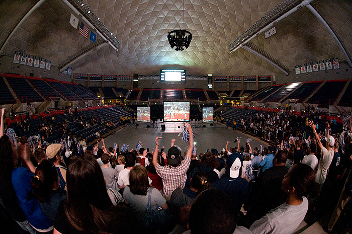 Students watch the women’s NCAA title game at Gampel Pavilion in 2010. (Frank Dahlmeyer/UConn Photo)