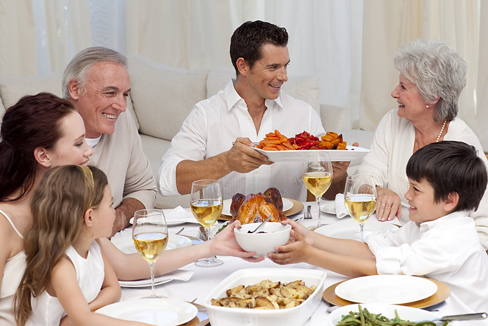 Thanksgiving dinner with the family (Shutterstock)