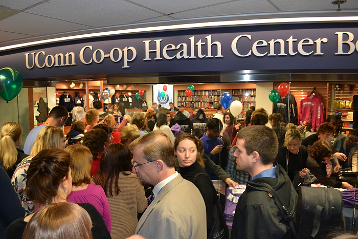 A crowd of mostly students makes its way into the newly renovated UConn Co-op Health Center Bookstore on December 15, 2011. (Tina Encarnacion/UConn Health Center Photo)