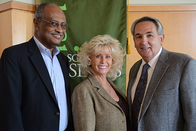 Mohamed Hussein, head of the accounting department, left, and donors Glenna and James Agonis. (Ariel Dowski '14 (CLAS)/UConn Photo)