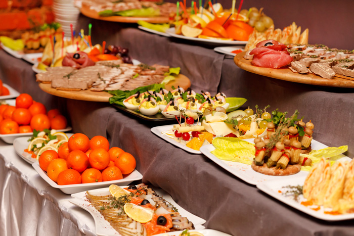 Buffet table (Shutterstock)