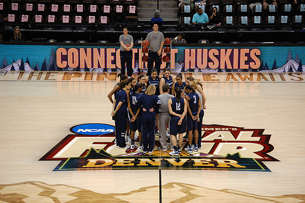 The Huskies meet at center court at the Pepsi Center in Denver before an open practice watched by hundreds of fans on Saturday. (Ken Best/UConn Photo)