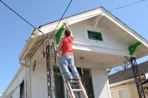 Approximately 50 UConn undergraduates worked in the Upper Ninth Ward in New Orleans during their alternative spring break.. (Bret Eckhardt/UConn Photo)