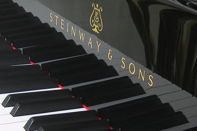Keyboard of a grand piano manufactured by the Hamburg (Germany) factory of Steinway & Sons (Wikipedia).