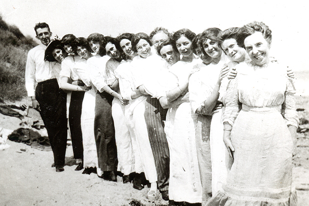 Southern New England Telephone Company operators at a beach outing, July 1913. (Photo from Archives & Special Collections, UConn Libraries)