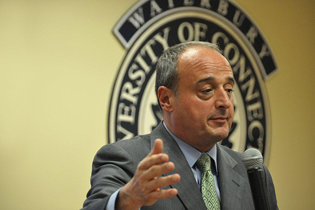 House Minority Leader Larry Cafero, R-Norwalk, speaks to students in the Neag School of Edcuation's Teacher Certification Program for College Graduates at the University of Connecticut's Waterbury campus on June 13 about the implications the state's new education reform laws have for classroom teachers. (Shawn Kornegay/UConn Photo)