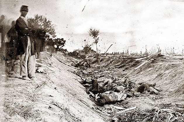 Antietam, Md., Confederate dead at Bloody Lane. (Wikimedia Commons, photo from' Civil War Images. Plate of Gardner's Photographic Sketch Book of the War,' Vol. 1, Philp & Solomons Publishers, Washington, D.C. (1866))