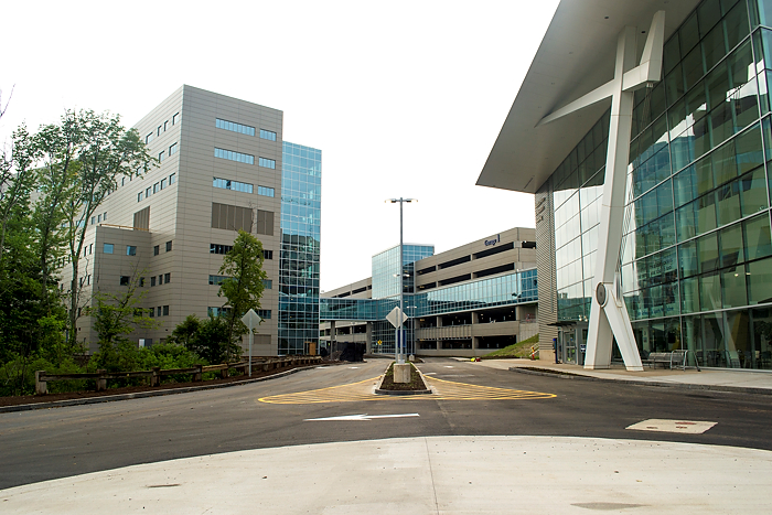 A new lower campus boulevard provides access to the Outpatient Pavilion (left), Garage 1 (center), and the Medical Arts and Research Building (right). (Tina Encarnacion/UConn Health Photo)