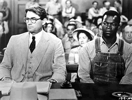 Atticus (Gregory Peck) and Tom Robinson (Brock Peters) in court, screenshot from the film To Kill a Mockingbird (1962). (By Moni3 [Public domain], via Wikimedia Commons)
