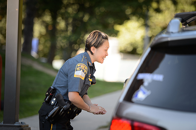 New UConn Police Officer Susannah Hildebidle speaks with incoming students and their families outside Oliver Ellsworth Hall on Aug. 28, 2015. (Peter Morenus/UConn Photo)