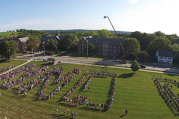 Members of the Class of 2019 assemble on the Great Lawn for a class photo. (Elizabeth Caron/UConn Photo)