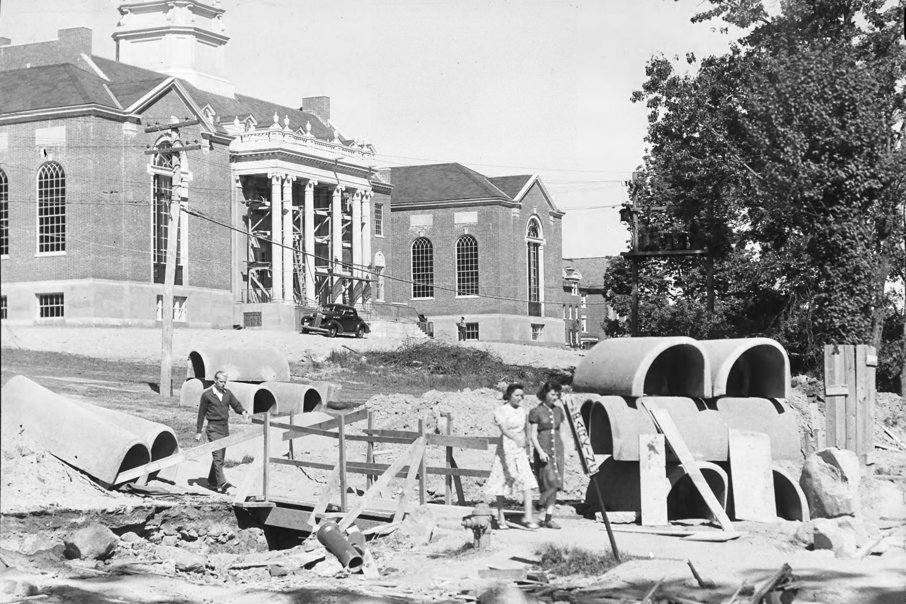 Steam lines are installed during the construction of Wilbur Cross Building in 1939. (Archives & Special Collections, UConn Library)