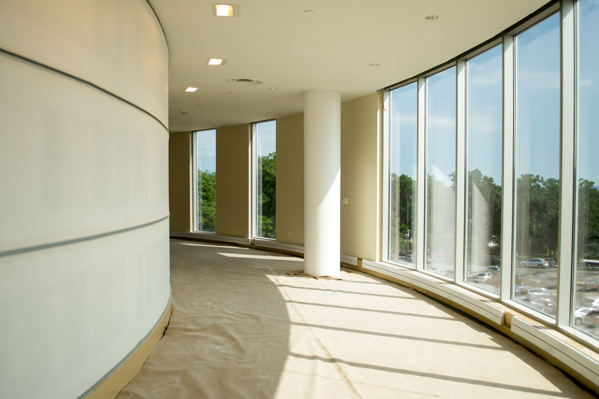 The hallway around the perimeter of the academic addition allows ample natural lighting and a first-story view.(Tina Encarnacion/UConn Health)