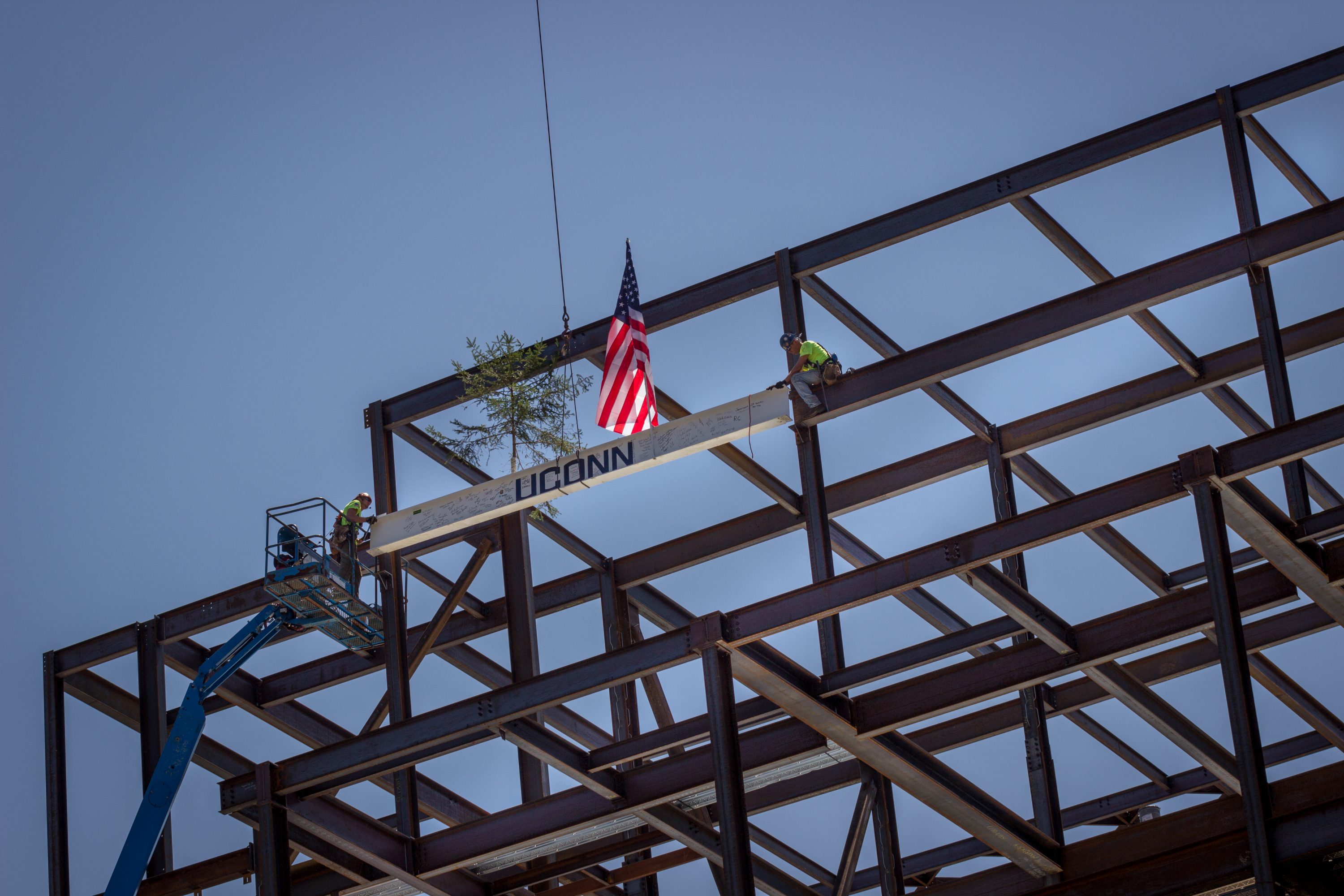 The final steel beam is set in place on the new Engineering & Science Building. (Christopher Larosa)