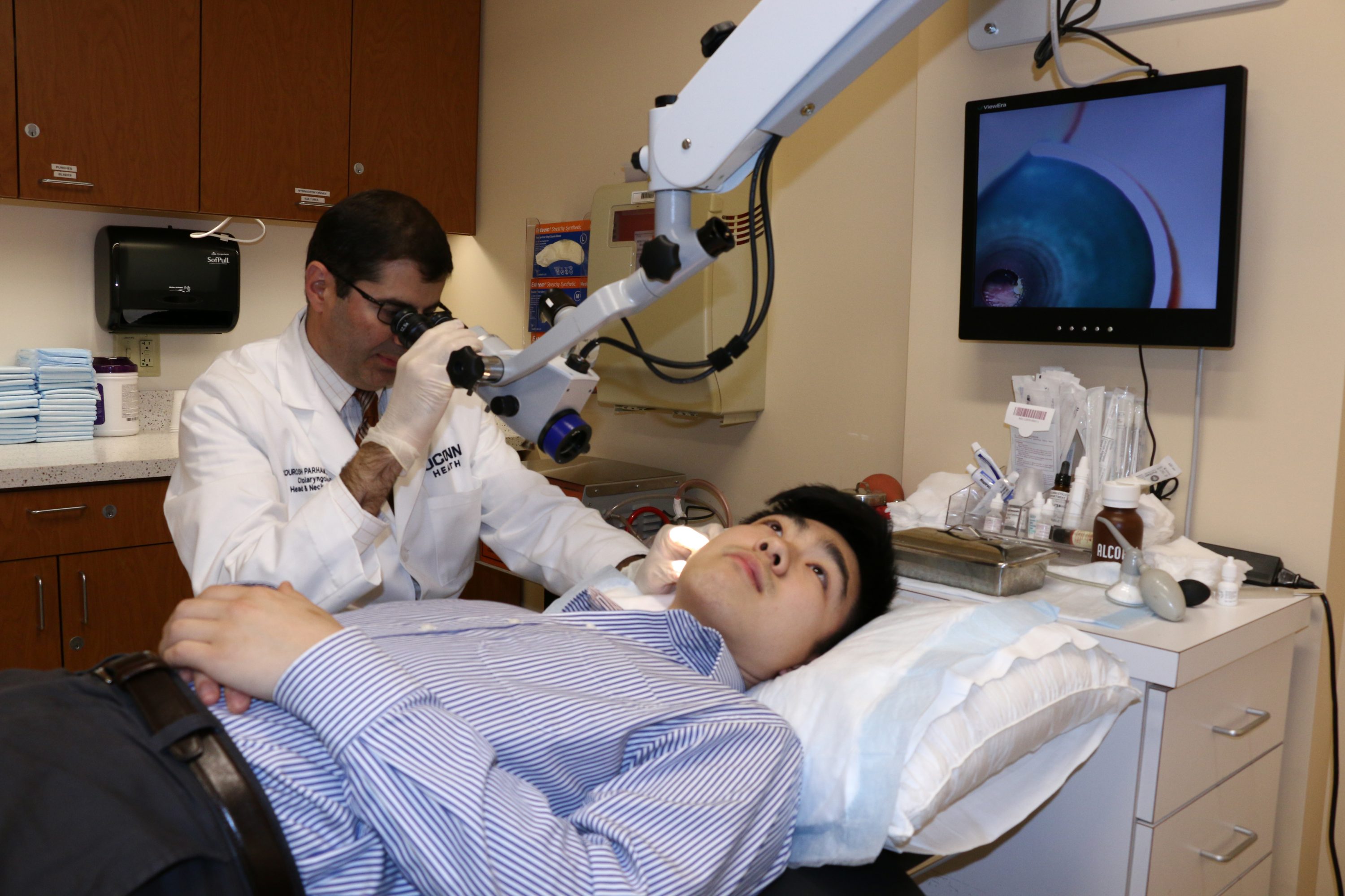 UConn Health researcher Kourosh Parham has found a new biomarker that may facilitate early diagnosis of hearing loss in patients before their condition becomes severe. (Frank Barton/UConn Health Photo).