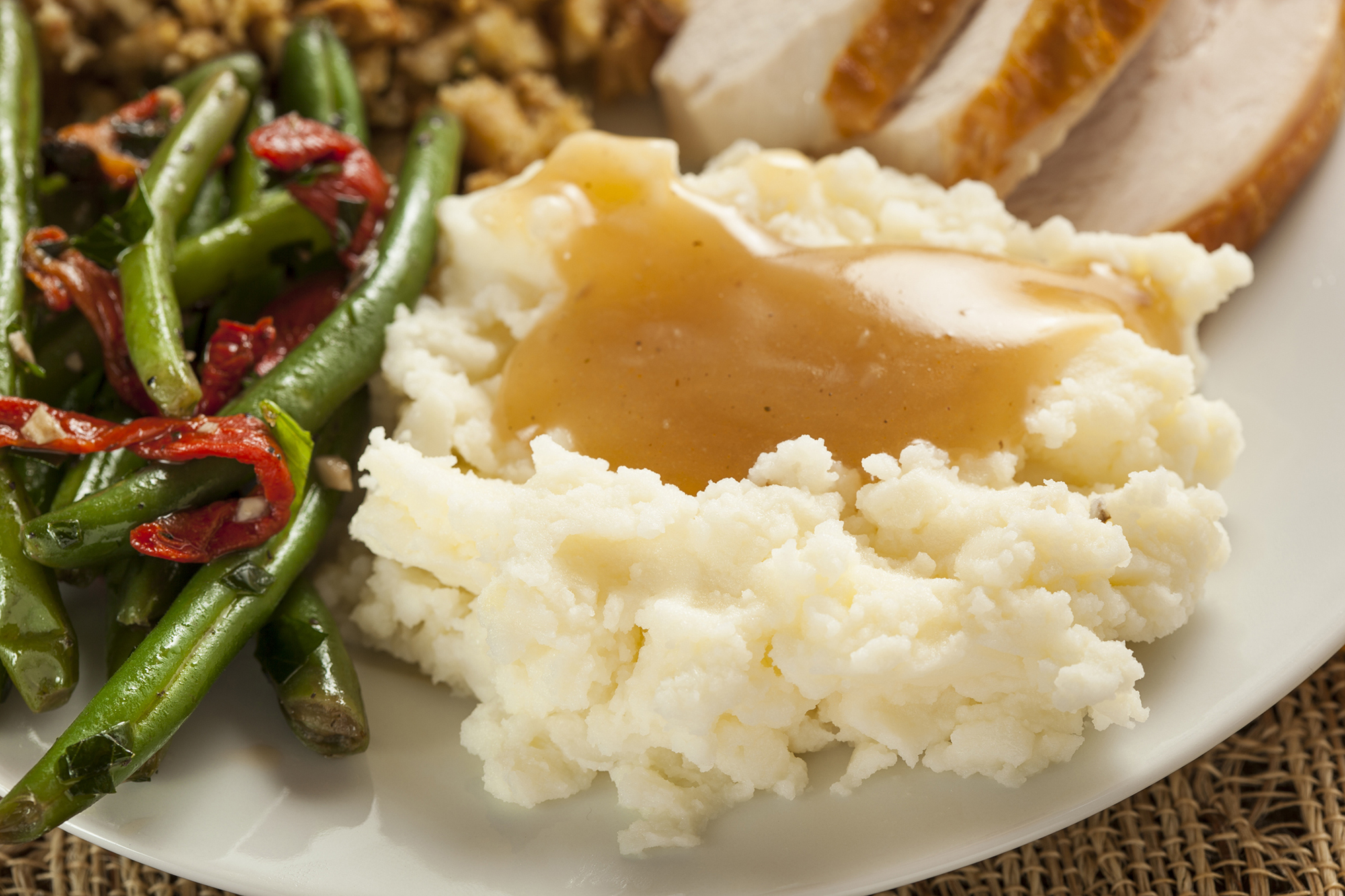 Mashed potatoes with gravy for Thanksgiving. (bhofack2/Getty Images)
