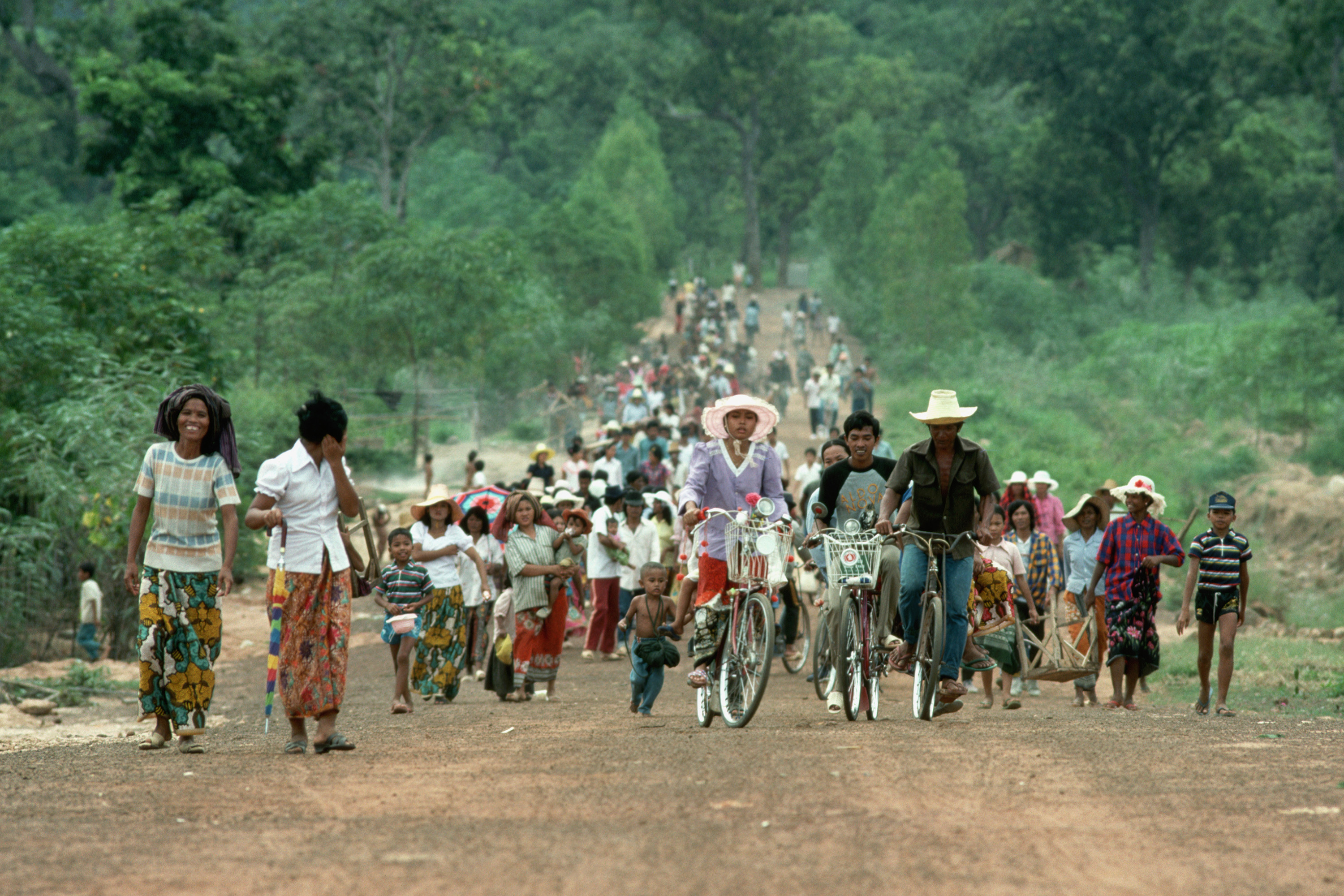 Refugees fleeing Cambodia in 1989. The Khmer Rouge genocide and Vietnamese occupation from 1979 to 1989 forced many Cambodians to flee to neighboring countries.(Peter Turnley/Corbis/VCG via Getty Images)