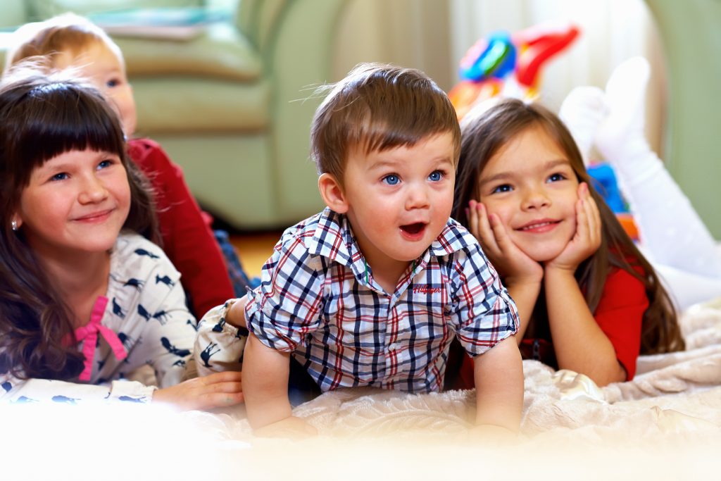 A group of preschoolers watch television. (Shutterstock Photo)