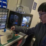 Nathan Hom '19 (ENG/BUS) works with a 3-D printer in the OPIM Innovate Lab. (Garrett Spahn '18 (CLAS)/UConn Photo)