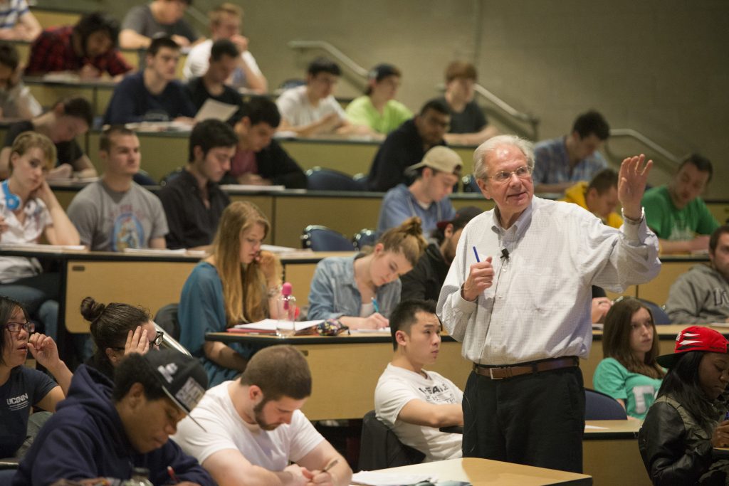 Dick Kochanek, professor emeritus of accounting, lectures at the ITE Building in 2014. (Al Ferreira/UConn File Photo)