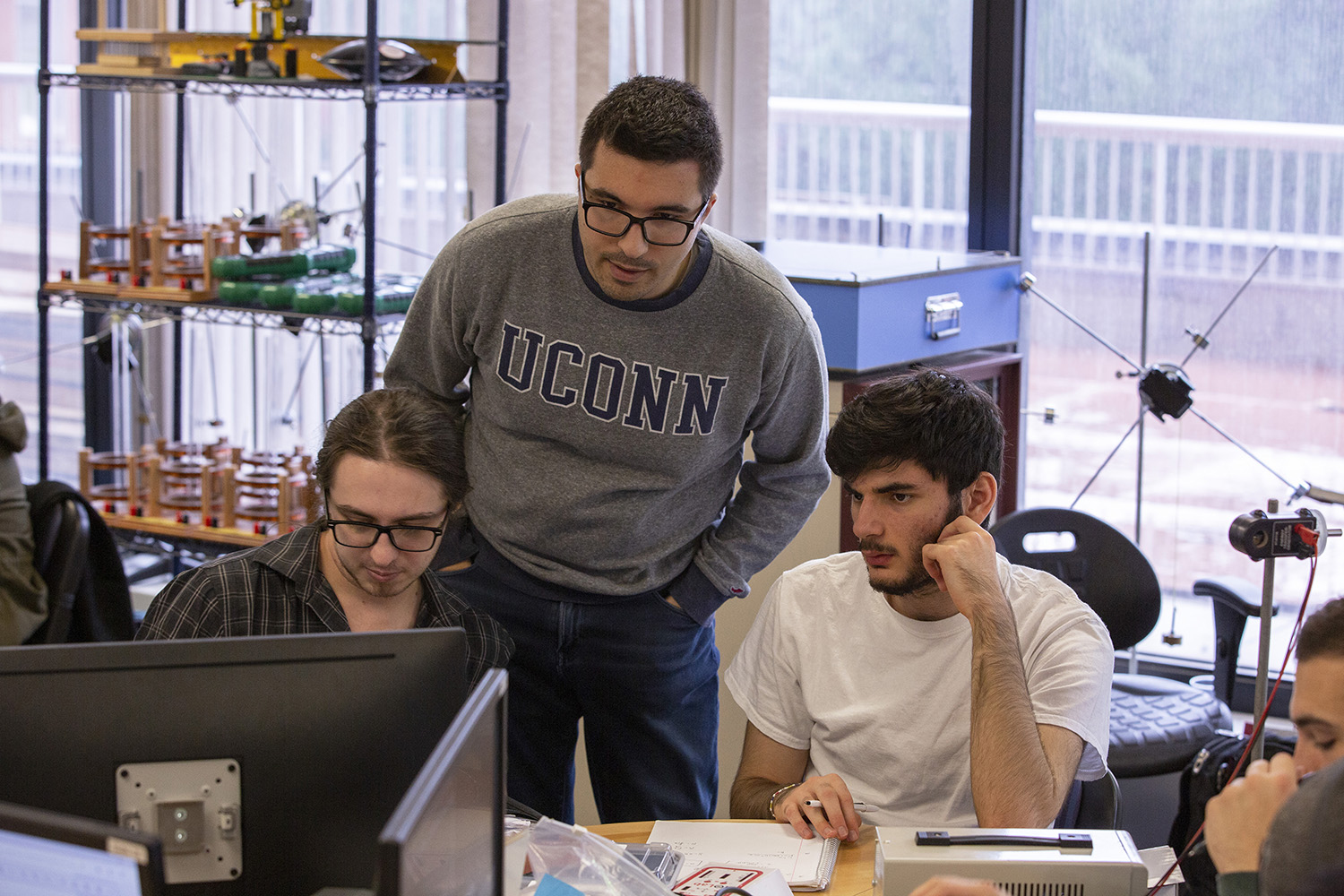 Graduate teaching assistant Lukasz Kuna instructs PHYS 1602: Fundamentals of Physics II in a new Studio Learning Lab located in the Gant Science Complex on November 5, 2018. (Bri Diaz/UConn Photo)