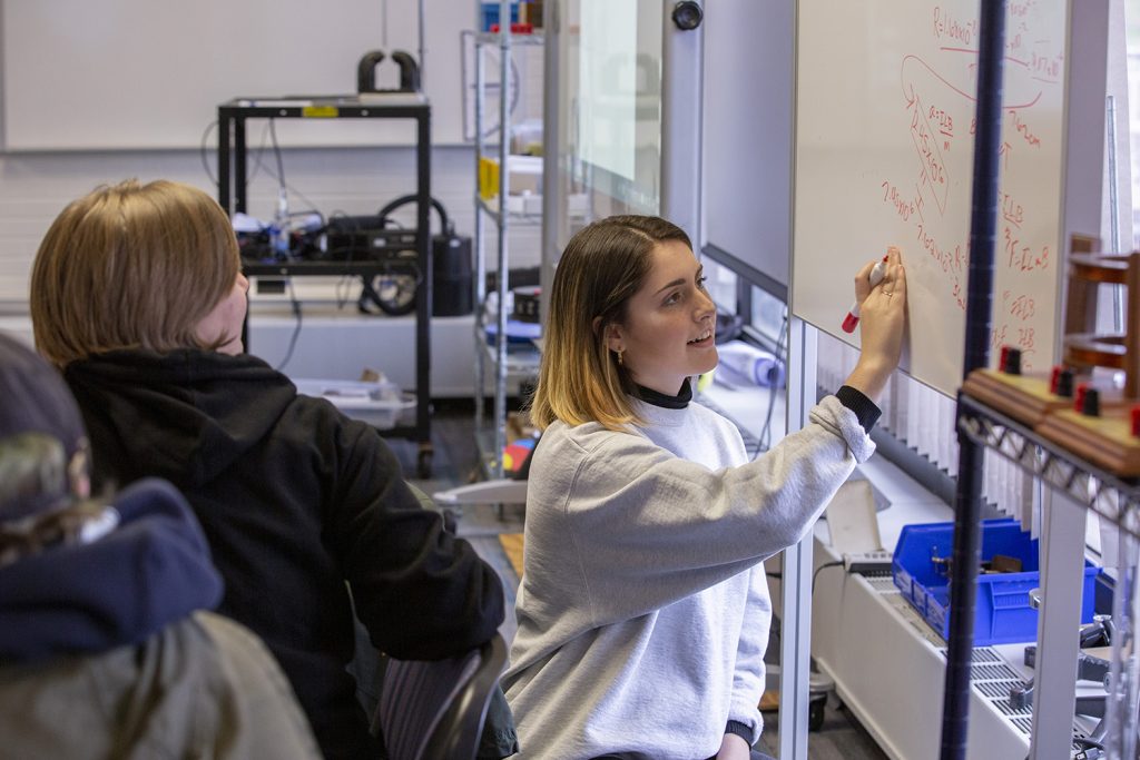 Students in PHYS 1602: Fundamentals of Physics II in a new Studio Learning Lab located in the Gant Science Complex on November 5, 2018. (Bri Diaz/UConn Photo)