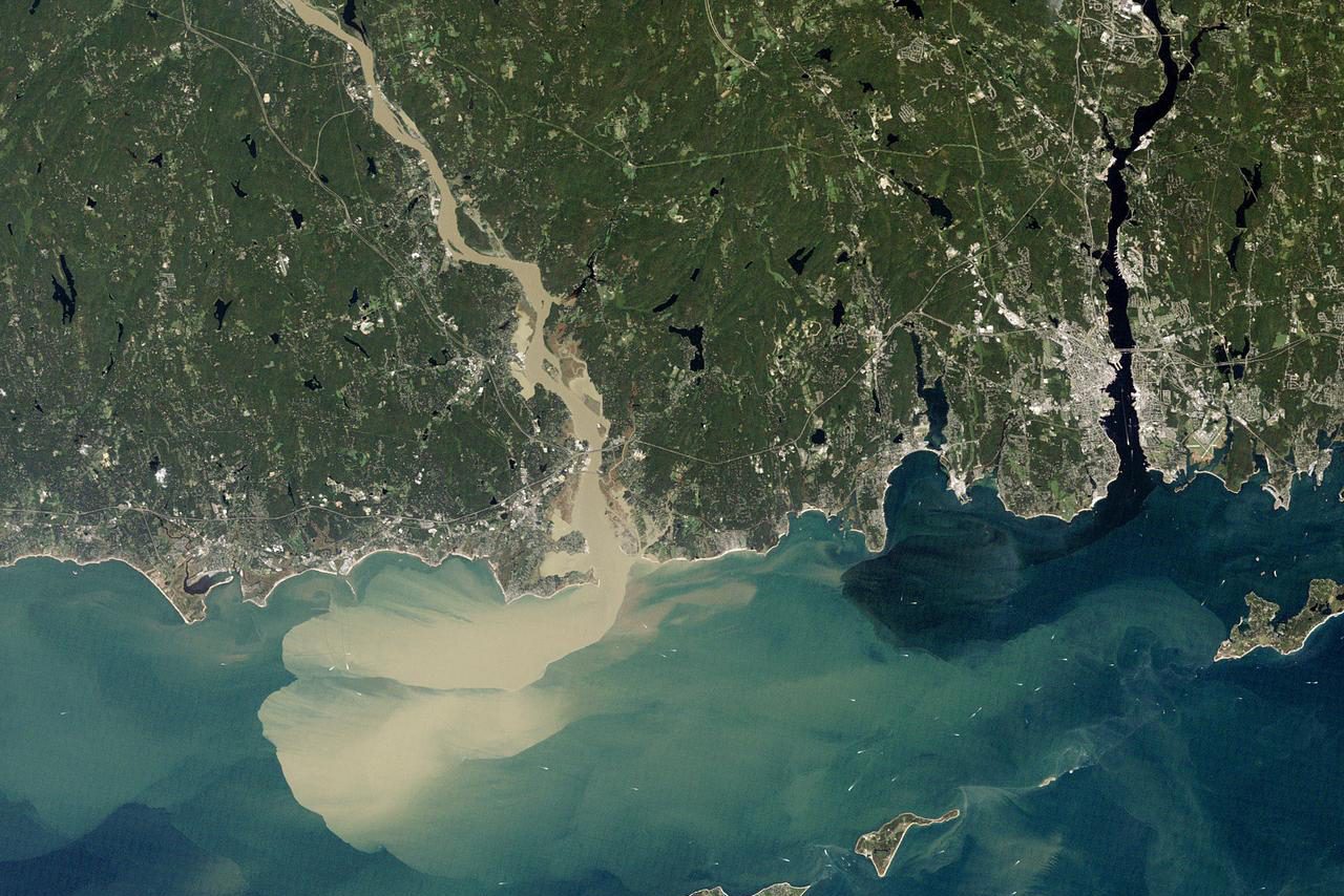 Nearly a week after Hurricane Irene drenched New England with rainfall in late August 2011. The Connecticut River was spewing muddy sediment into Long Island Sound and wrecking the region’s farmland just before harvest. (NASA Earth Observatory image, using Landsat 5 data from the U.S. Geological Survey Global Visualization Viewer)