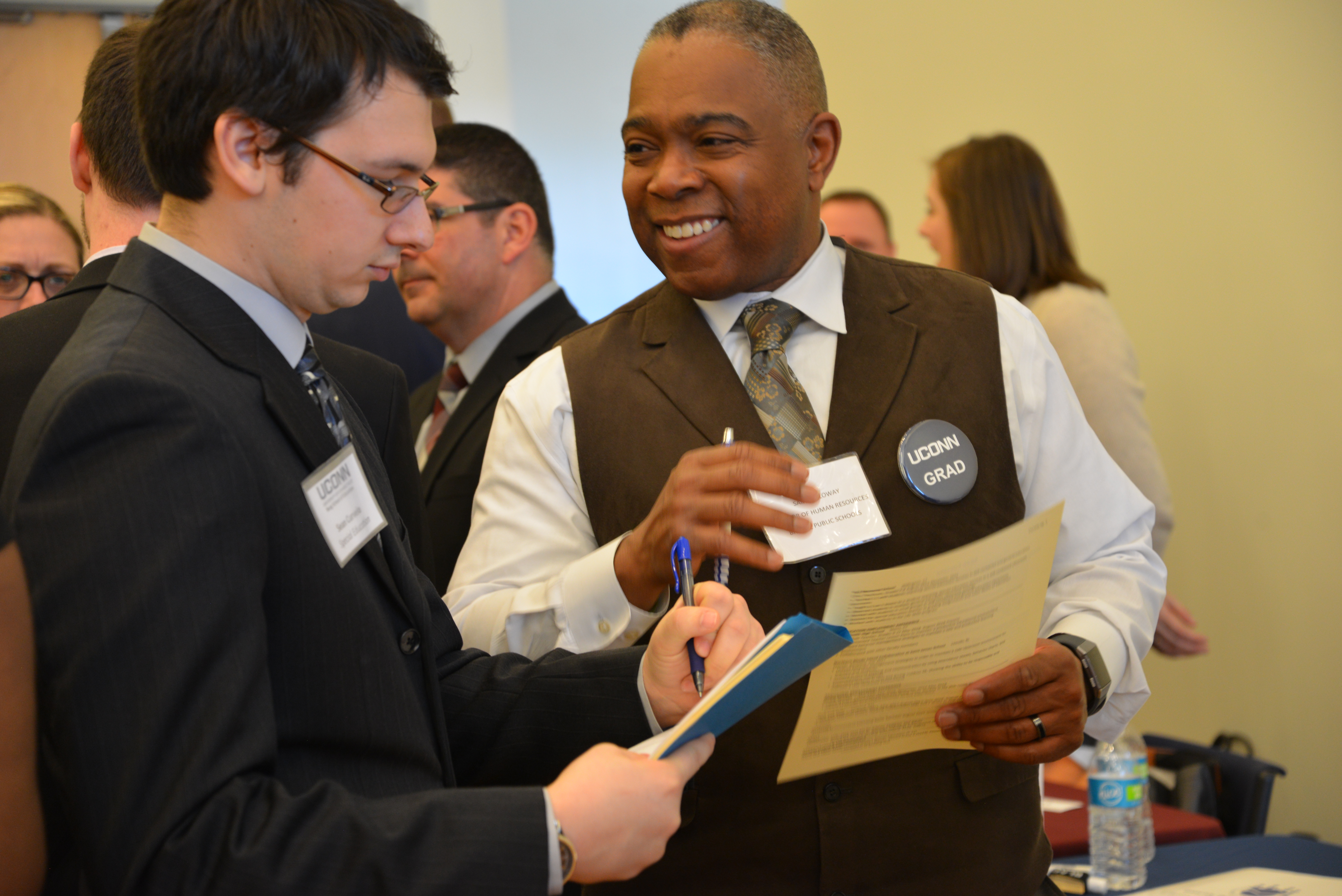 Samuel Galloway ’01 6th Year, director of human resources at Bristol Public Schools, reviews a student’s resume during the Education Career Fair. (Shawn Kornegay/Neag School)