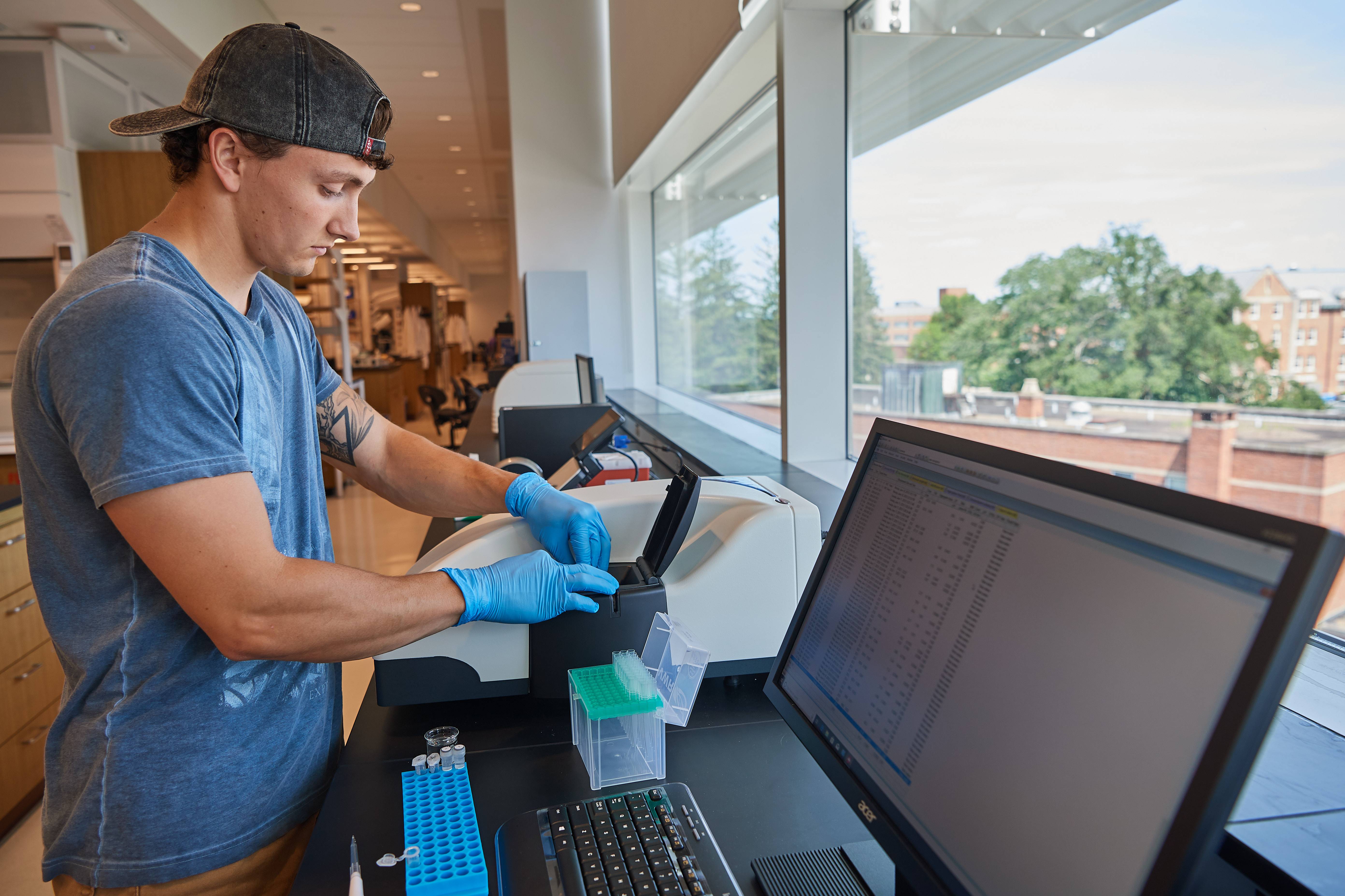 Ian Sands '20 (ENG) uses a device to characterize the size of nanoparticles in a lab at the Engineering Science Building on June 24, 2019. (Peter Morenus/UConn Photo)