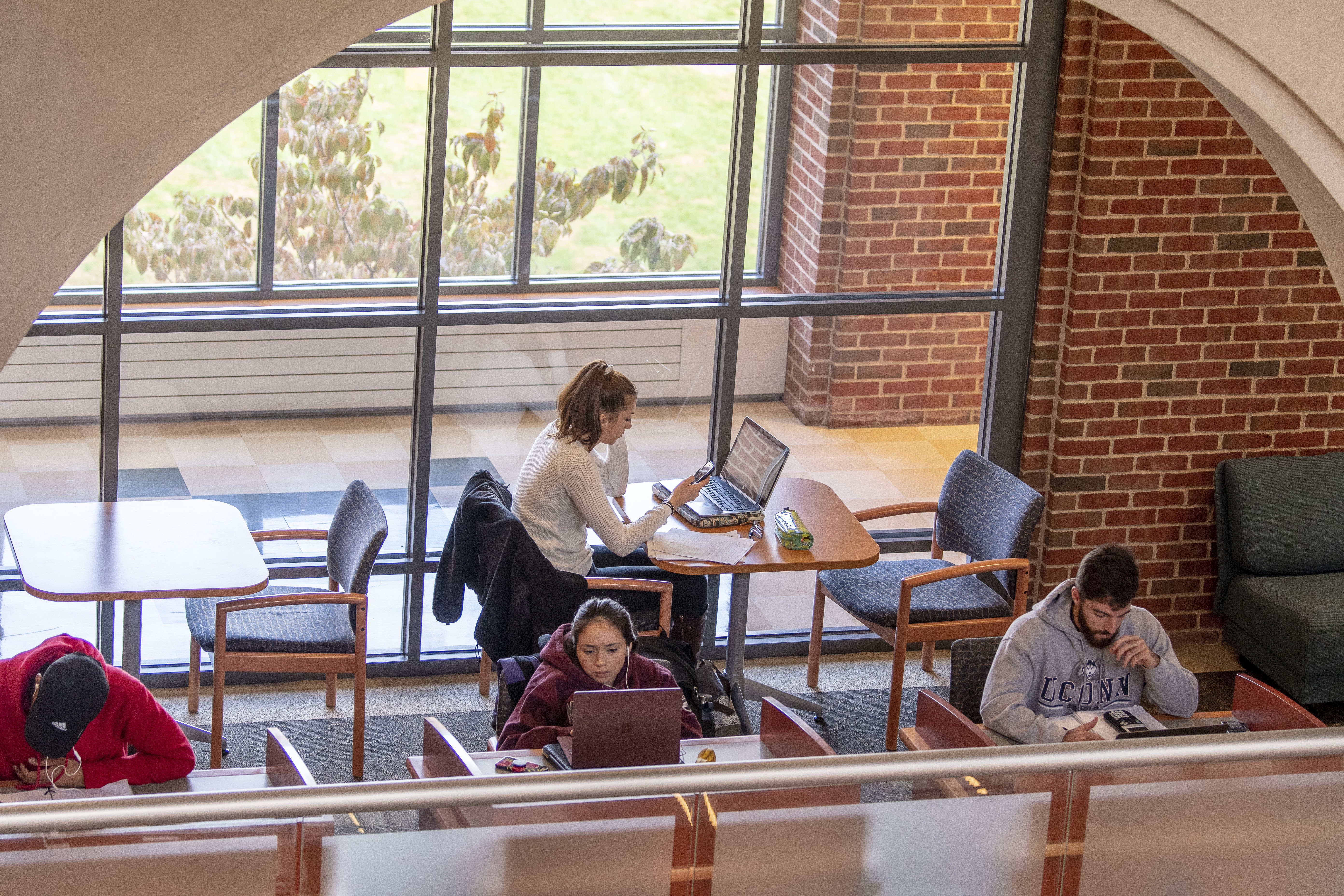 Students studying at UConn Waterbury on Oct. 25, 2018. (Sean Flynn/UConn Photo)