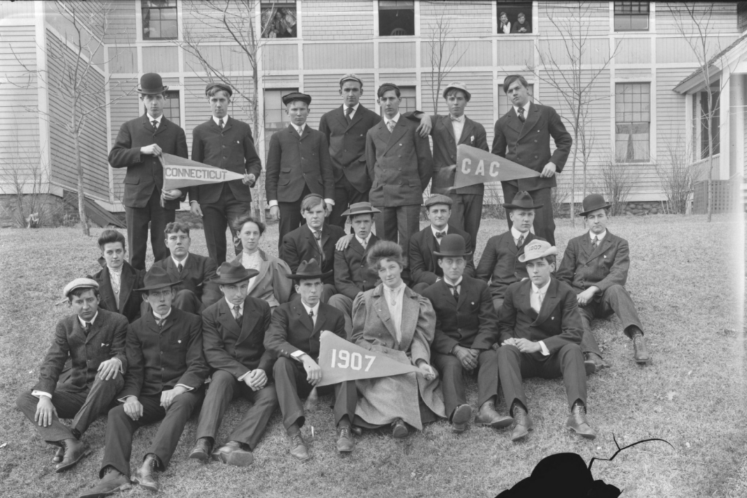 The Class of 1907. (University Library Archives & Special Collections)