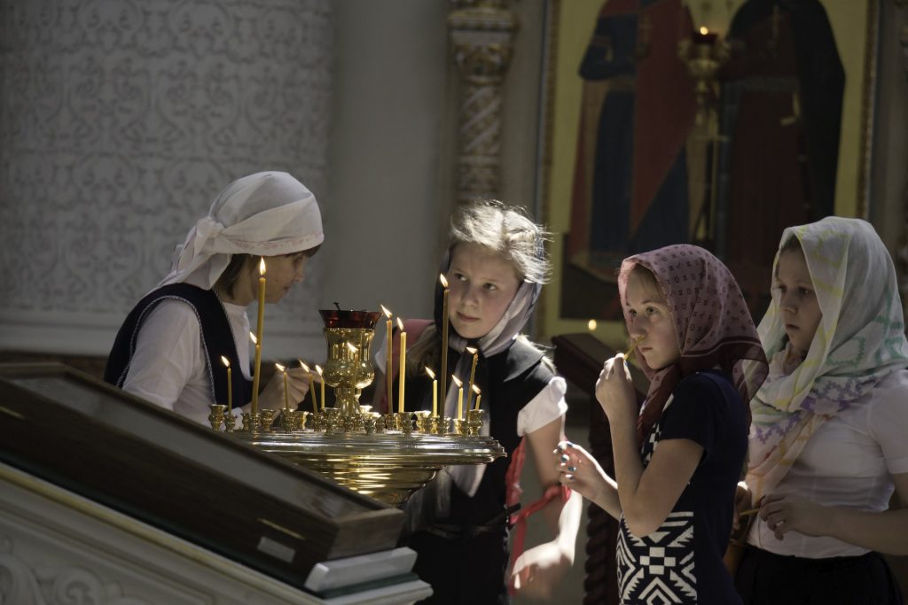 Children in candle ceremony