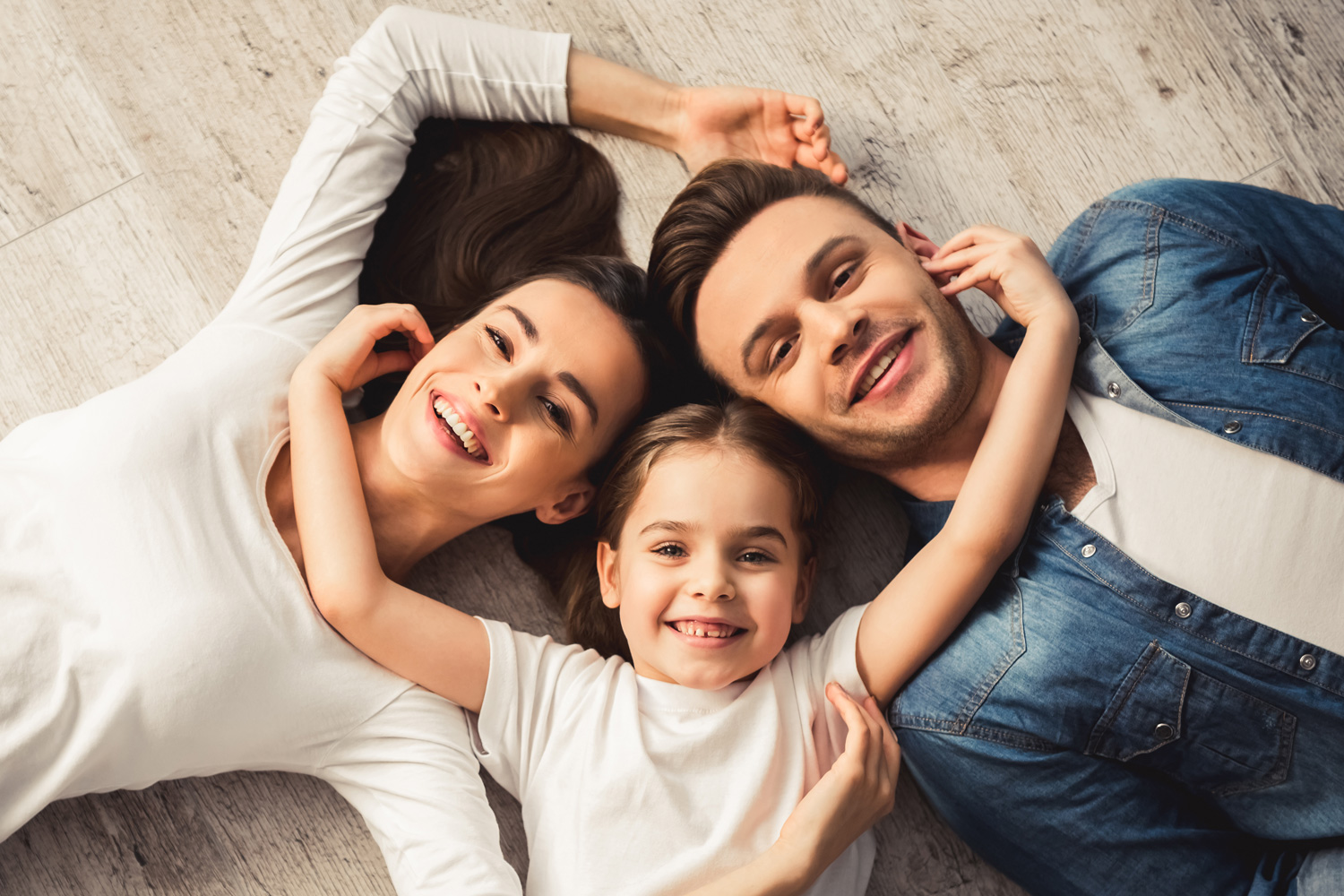 Boy family woman. Ребенок в семье. Портрет счастливой семьи. Современная семья. Семейная фотосессия.
