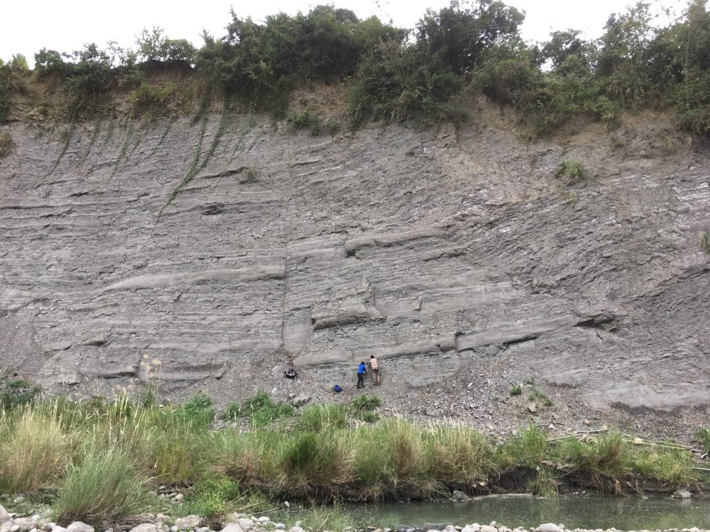 3-million-year and younger sedimentary rocks are well preserved and exposed in eastern Taiwan. By analyzing the isotope chemistry of these rocks the researchers are able to reconstruct the paleoelevation of the mountains. 