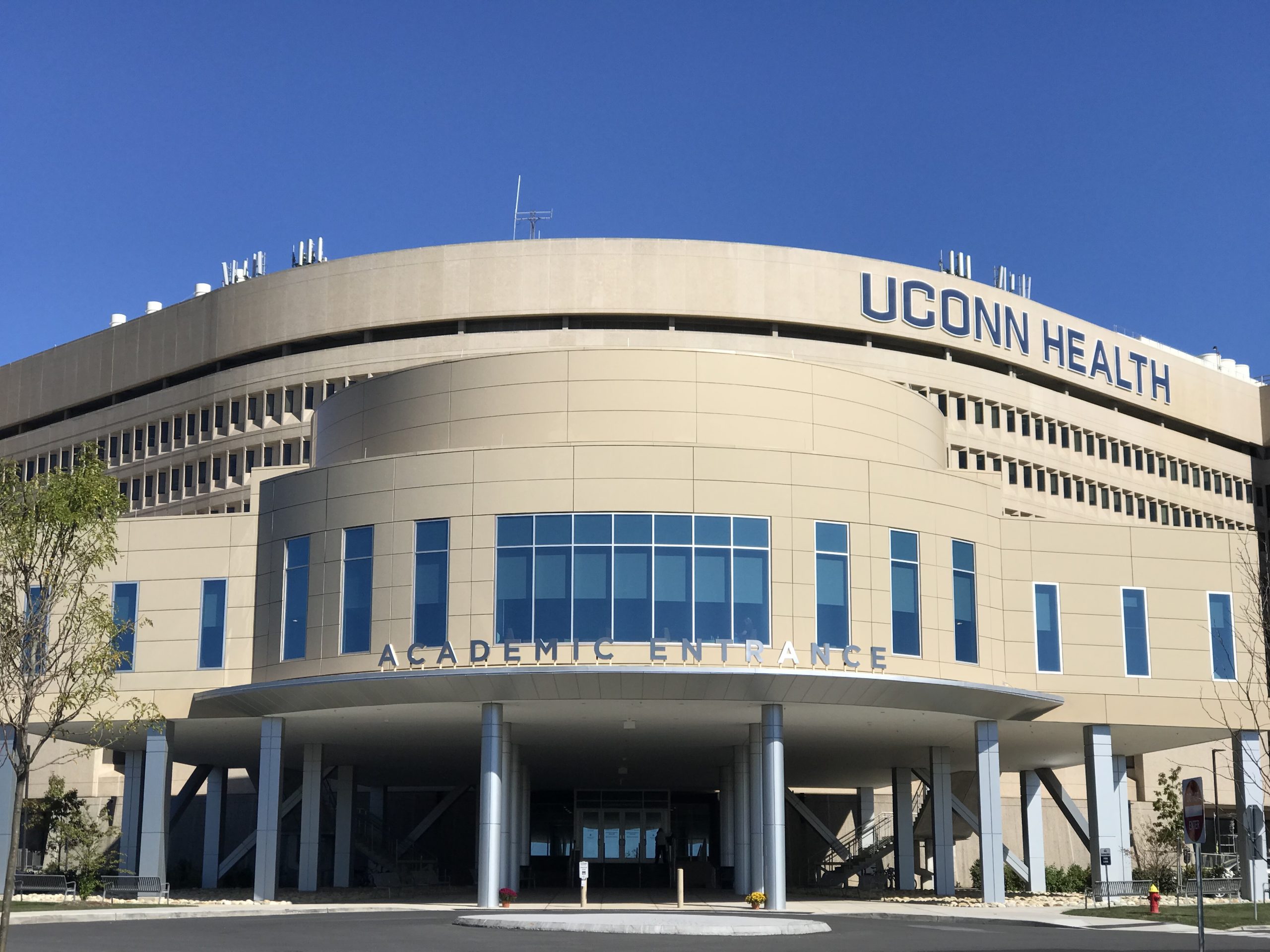 The academic rotunda entrance at UConn Health (Tina Encarnacion/UConn Health).