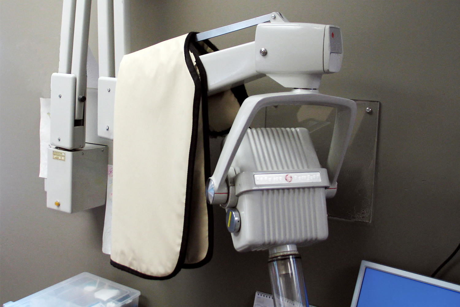 dental xray machine with a lead apron