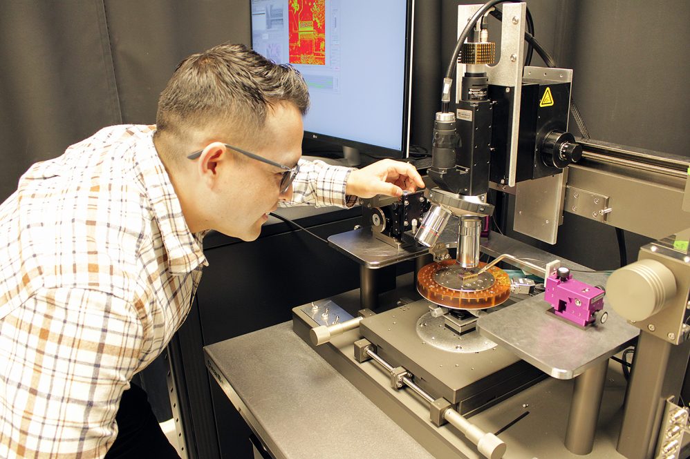 Ph.D. candidate Francis Vásquez and thermal imaging equipment