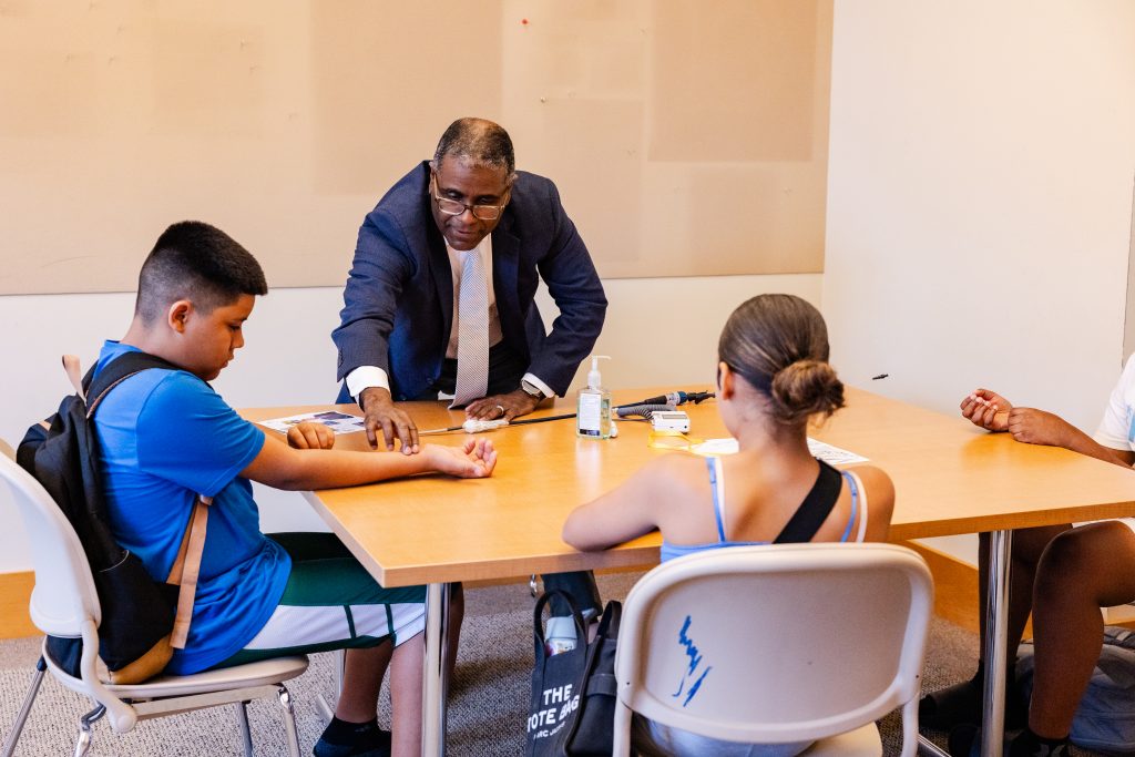Dr. Amankwah teaching students of Horizons at Westminster School.